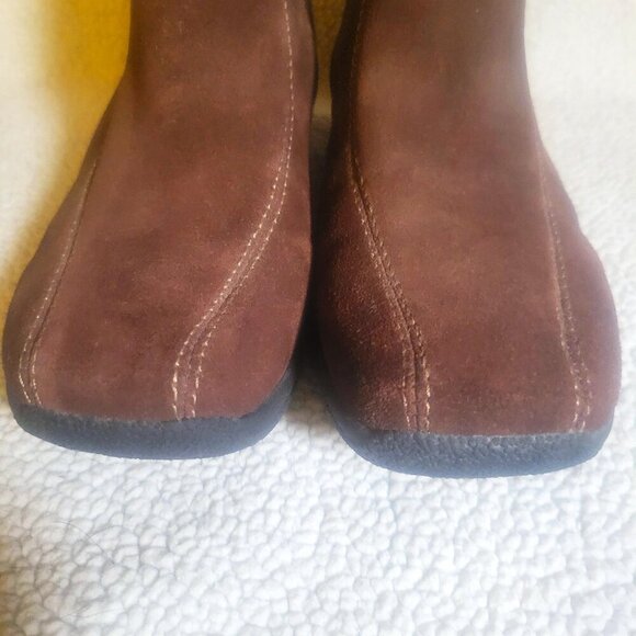 Clarks Women's Ashlyn Boot Brown Suede Side Zip Bootie Rubber Sole - Size 8W - Picture 4 of 10